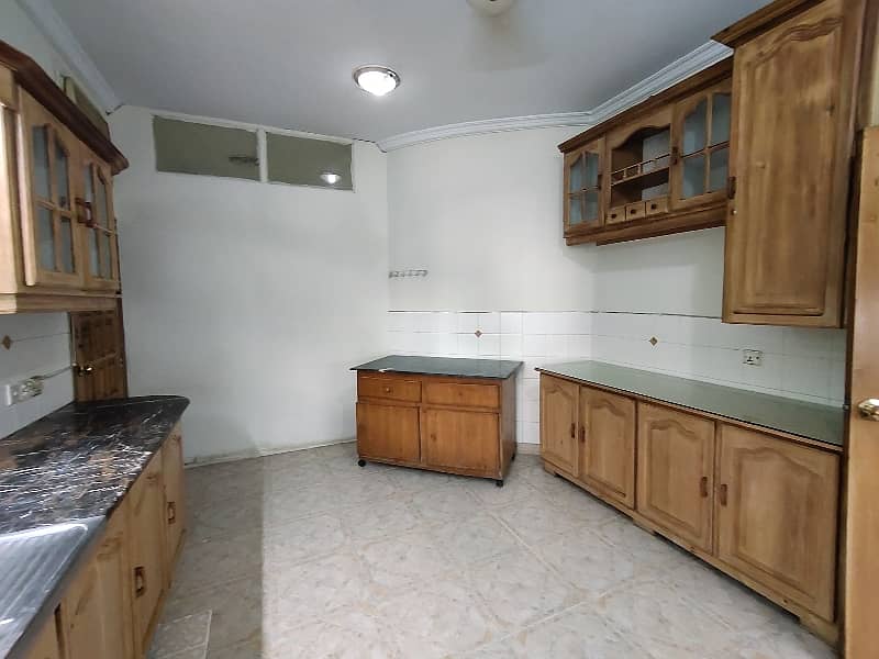F-11 666 SQ Yard 5 Bed With 2 Knal Extra Land Main Location Full House Available For Rent 17