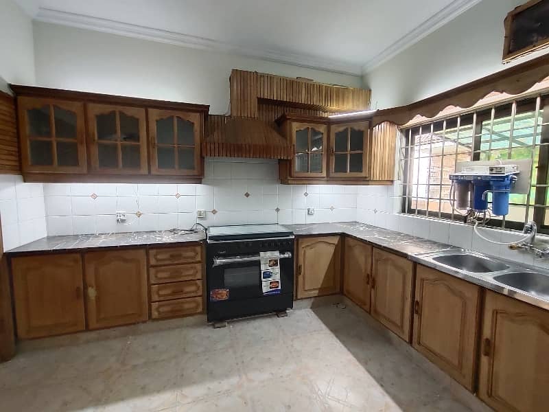 F-11 666 SQ Yard 5 Bed With 2 Knal Extra Land Main Location Full House Available For Rent 18