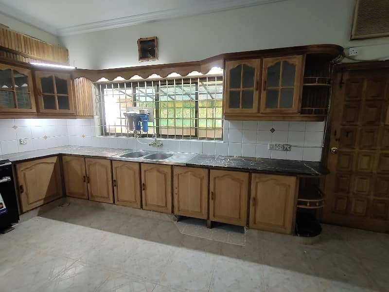 F-11 666 SQ Yard 5 Bed With 2 Knal Extra Land Main Location Full House Available For Rent 19