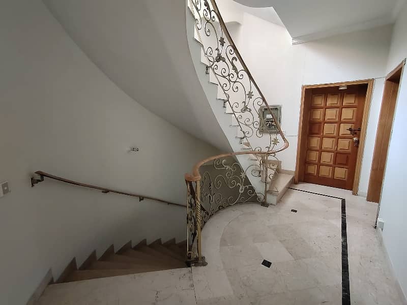 F-11 666 SQ Yard 5 Bed With 2 Knal Extra Land Main Location Full House Available For Rent 22