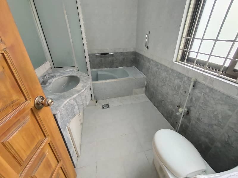 F-11 666 SQ Yard 5 Bed With 2 Knal Extra Land Main Location Full House Available For Rent 25