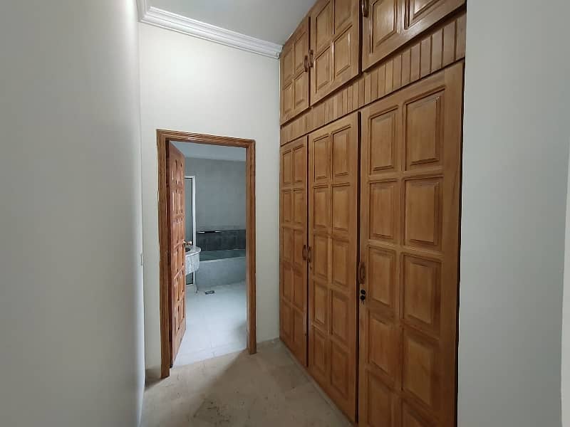 F-11 666 SQ Yard 5 Bed With 2 Knal Extra Land Main Location Full House Available For Rent 26