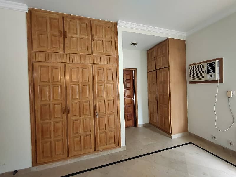 F-11 666 SQ Yard 5 Bed With 2 Knal Extra Land Main Location Full House Available For Rent 29