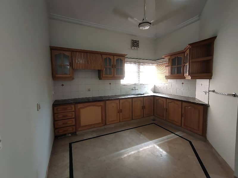 F-11 666 SQ Yard 5 Bed With 2 Knal Extra Land Main Location Full House Available For Rent 30