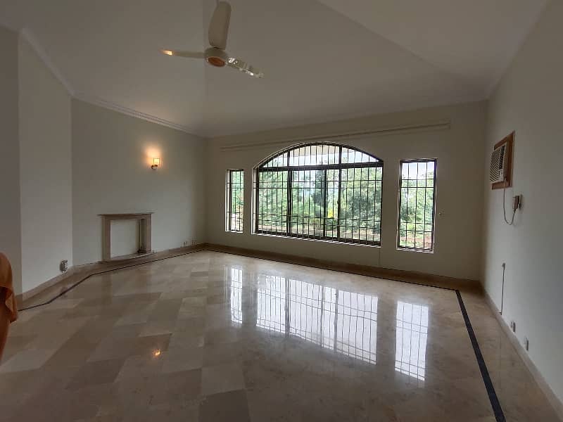 F-11 666 SQ Yard 5 Bed With 2 Knal Extra Land Main Location Full House Available For Rent 32