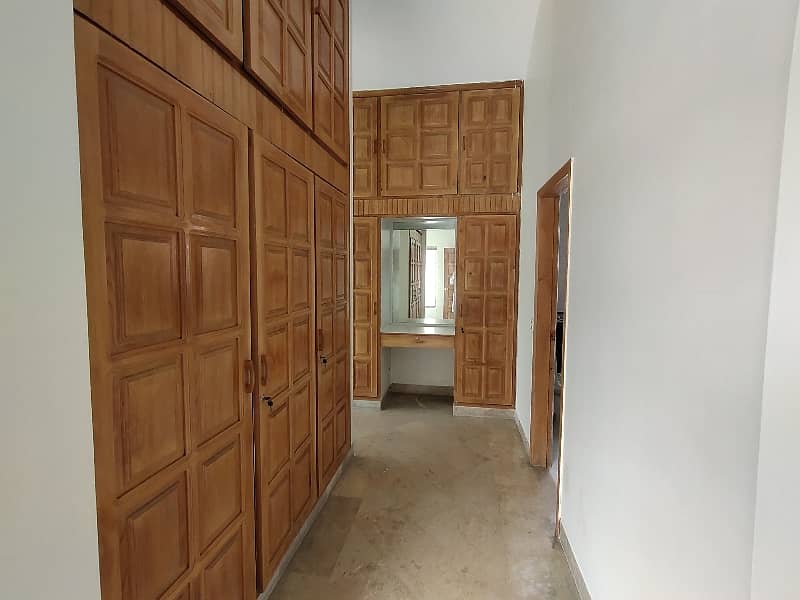 F-11 666 SQ Yard 5 Bed With 2 Knal Extra Land Main Location Full House Available For Rent 34