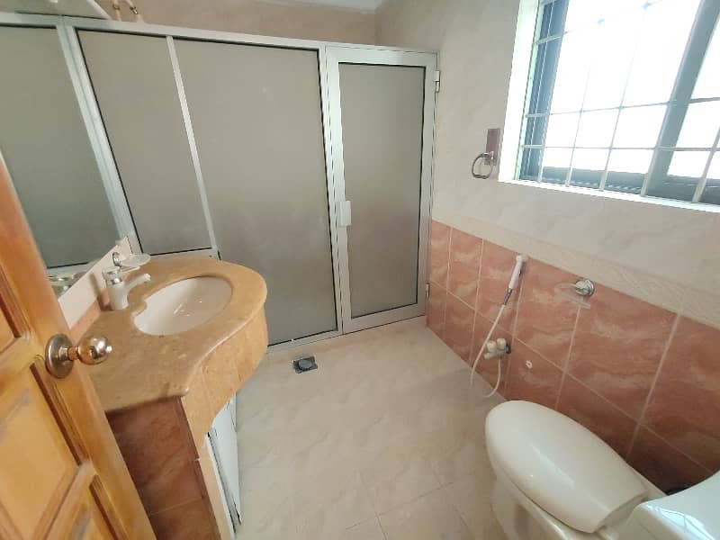 F-11 666 SQ Yard 5 Bed With 2 Knal Extra Land Main Location Full House Available For Rent 38
