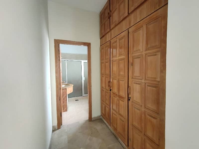 F-11 666 SQ Yard 5 Bed With 2 Knal Extra Land Main Location Full House Available For Rent 39