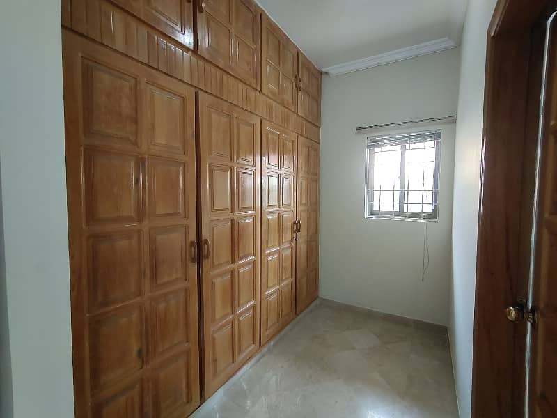 F-11 666 SQ Yard 5 Bed With 2 Knal Extra Land Main Location Full House Available For Rent 40