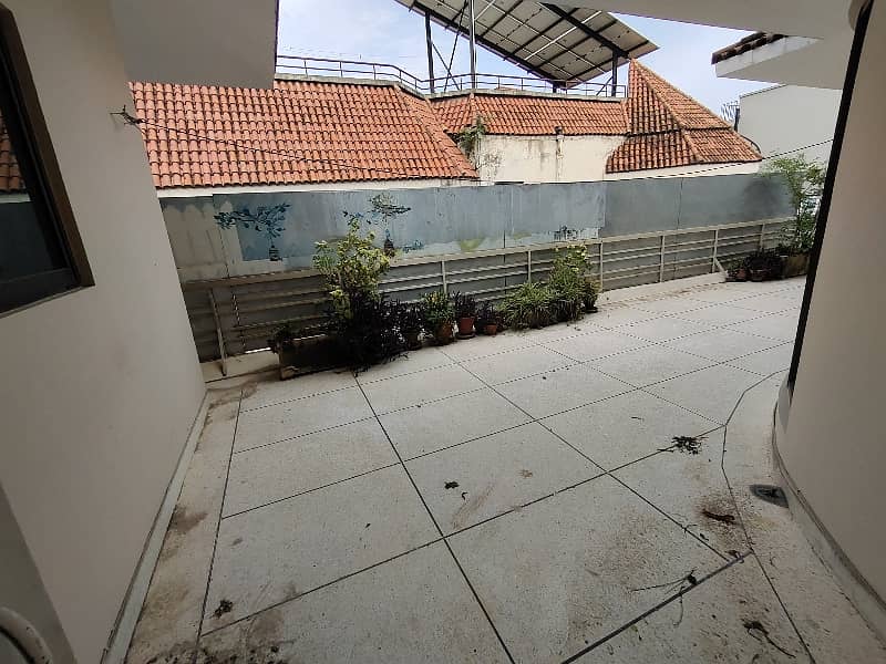 F-11 666 SQ Yard 5 Bed With 2 Knal Extra Land Main Location Full House Available For Rent 41
