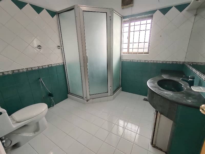 F-11 666 SQ Yard 5 Bed With 2 Knal Extra Land Main Location Full House Available For Rent 42