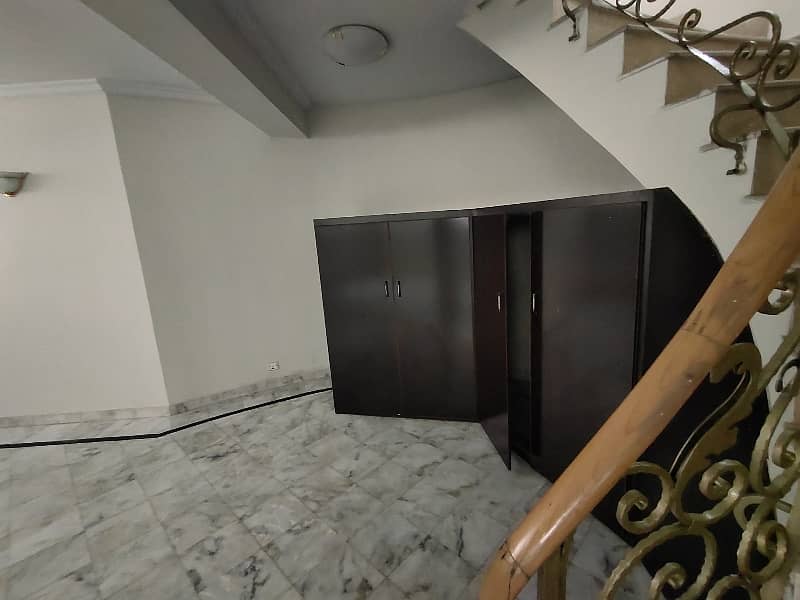 F-11 666 SQ Yard 5 Bed With 2 Knal Extra Land Main Location Full House Available For Rent 45