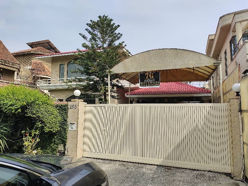 F-11 666 SQ Yard 5 Bed With 2 Knal Extra Land Main Location Full House Available For Rent 0