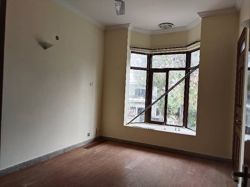 G-10/2 3 Bed Beautiful Upper Portion Available For Rent 12