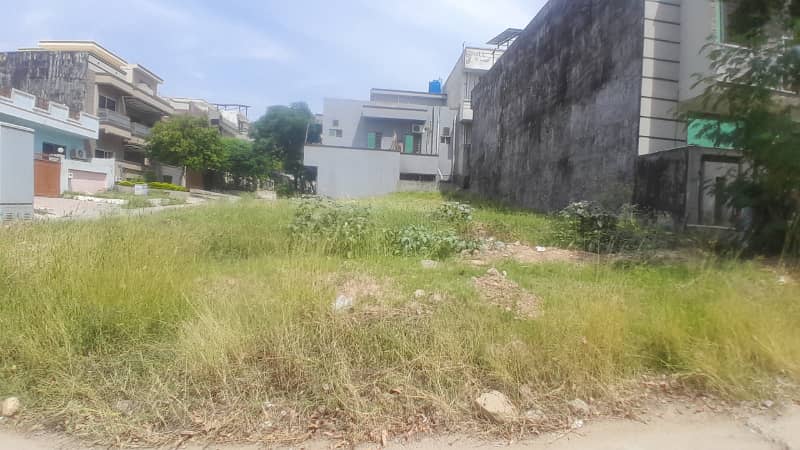 8 marla corner plot for sale lop clear builders location near to park 1