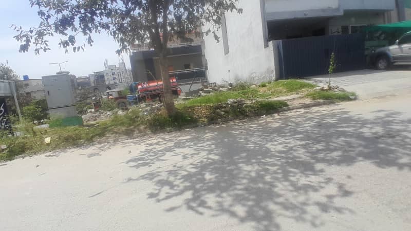 8 marla corner plot for sale lop clear builders location near to park 2