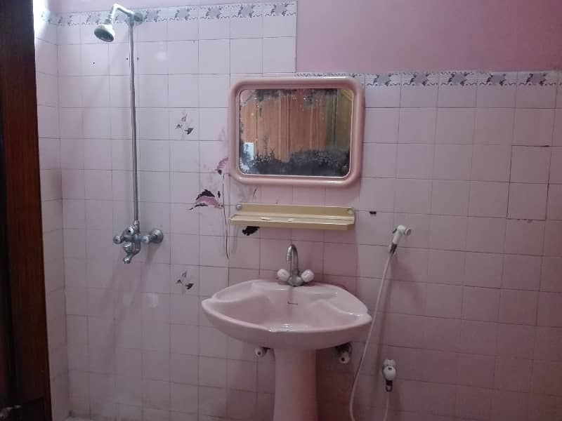 Spacious 90 Marla Building Available For Rent In Wahdat Road 5