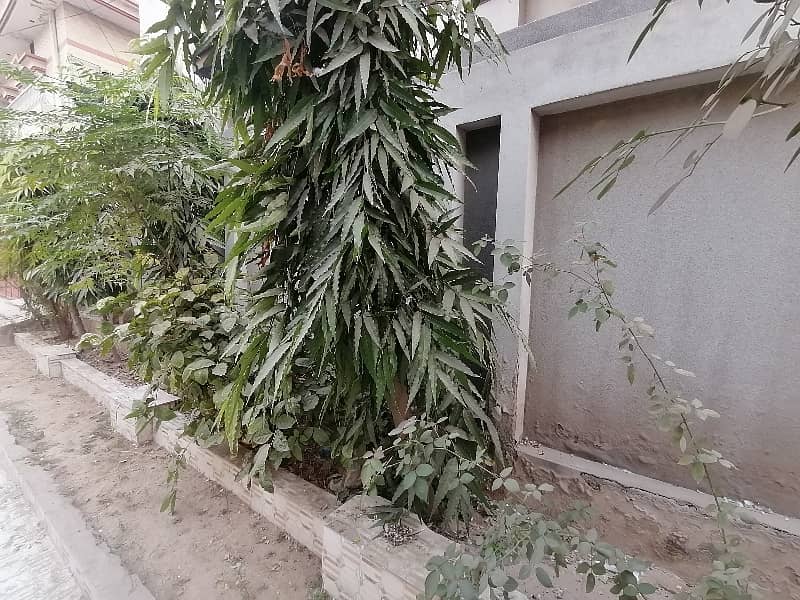 Spacious 90 Marla Building Available For Rent In Wahdat Road 12