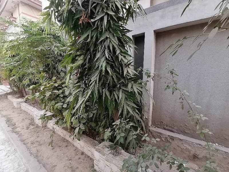Spacious 90 Marla Building Available For Rent In Wahdat Road 13