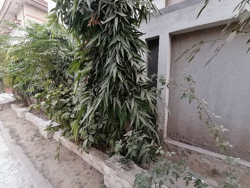 Spacious 90 Marla Building Available For Rent In Wahdat Road 15