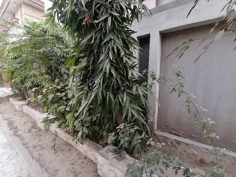 Spacious 90 Marla Building Available For Rent In Wahdat Road 16