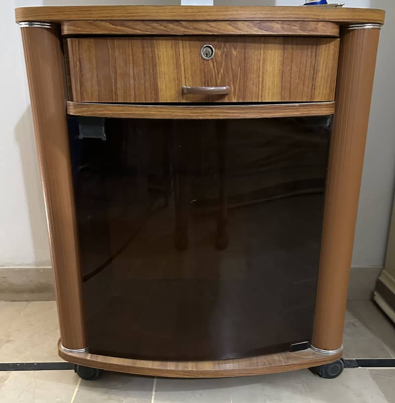 Elegant TV Trolley – Stylish Finish with Handy Drawer 17x24", 28" H) 0