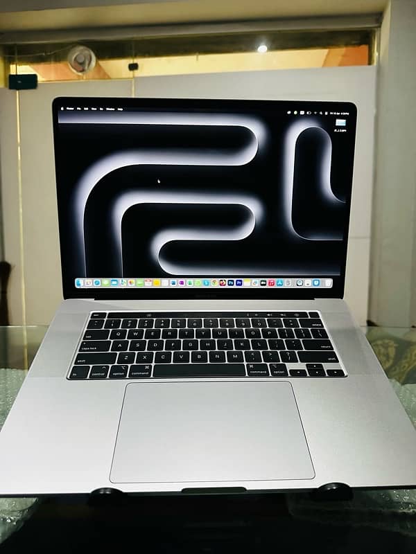 MacBook Pro 2019 – Core i9 | 16GB RAM | 1TB SSD | 4GB GPU | 16-Inch 1