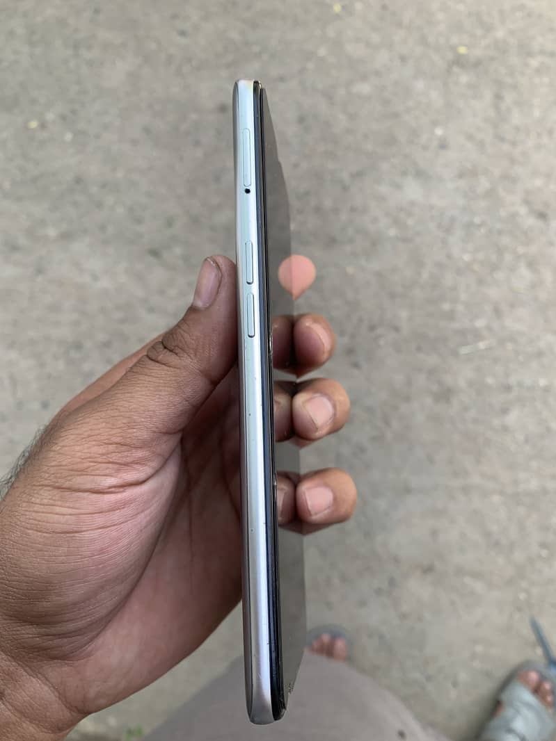 Oppo A16 1hand use All ok phone hai Ram 4+1  Memroy 64gb sath box hai 0