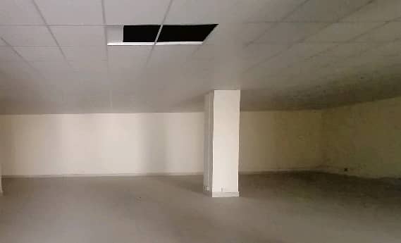 Ideally Located Building Of 1 Kanal Is Available For sale In Lahore 1