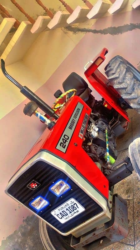 Massey Tractor 240 Total genioun original condition 1