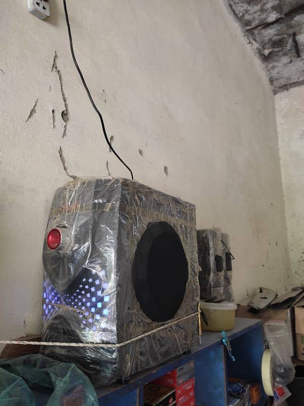 EON 1904 Subwoofers Super Good Condition Just like brand new 8