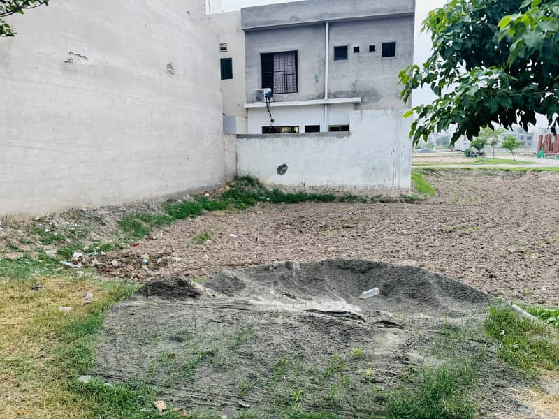 Prime Location 5 Marla Residential Plot In Park View City For sale At Good Location 0