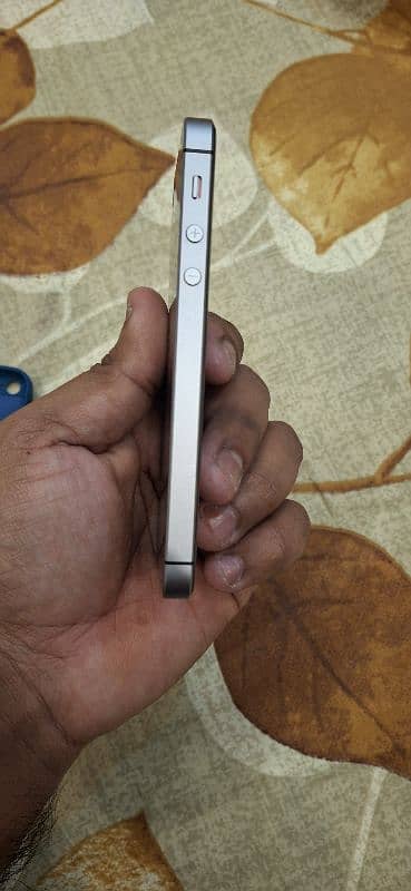 Iphone 5SE 64 GB Water Pack Battery health 94% Non PTA 2 month Sim Tim 12