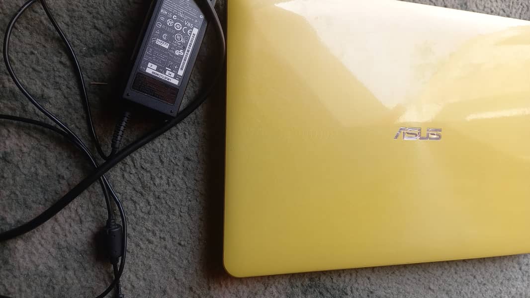 4 GB Ram , 512 GP ,core i5   4 generation 1
