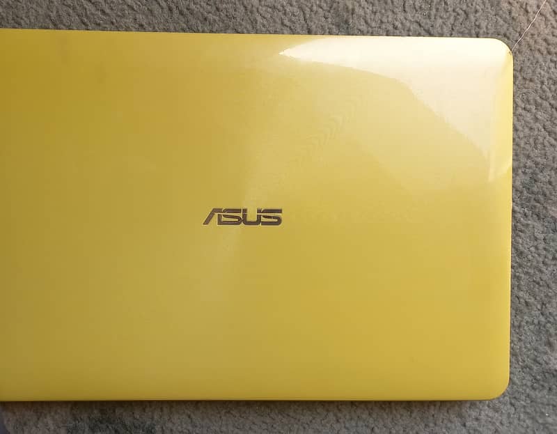 4 GB Ram , 512 GP ,core i5   4 generation 2