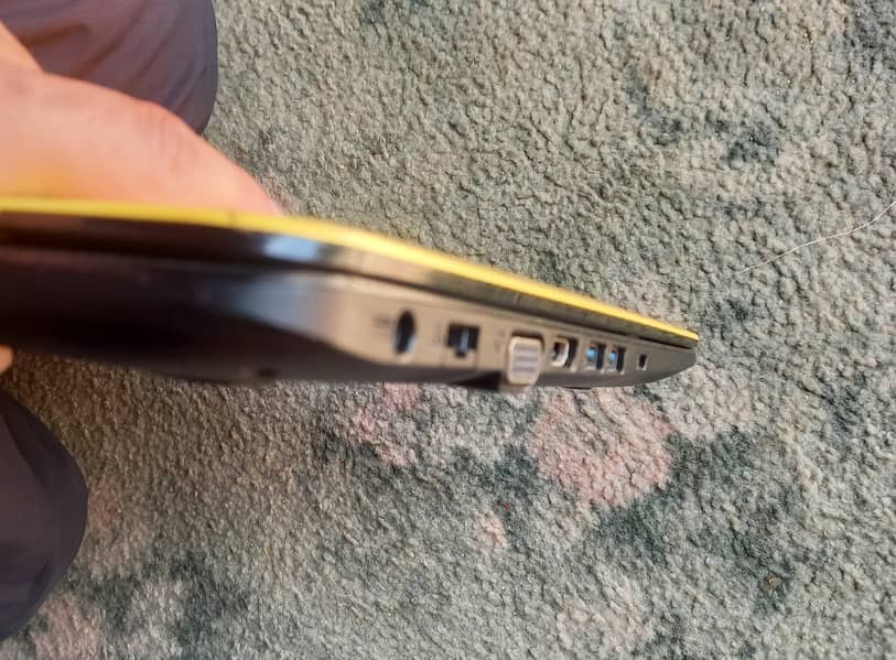 4 GB Ram , 512 GP ,core i5   4 generation 4