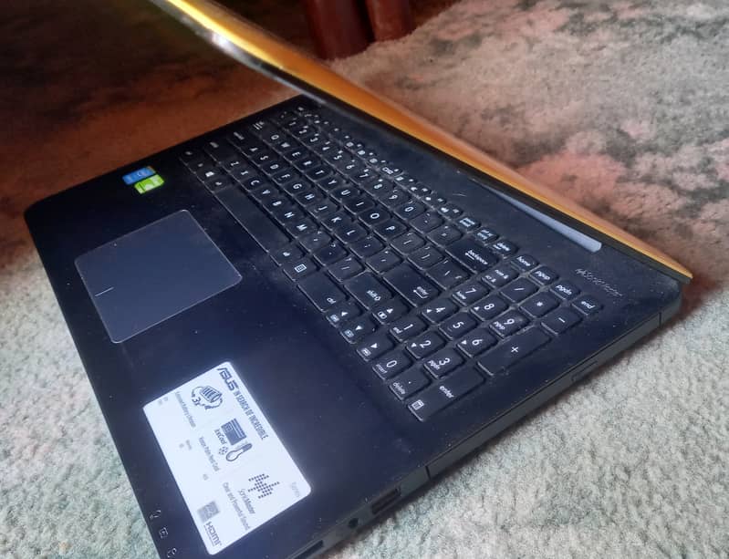 4 GB Ram , 512 GP ,core i5   4 generation 7