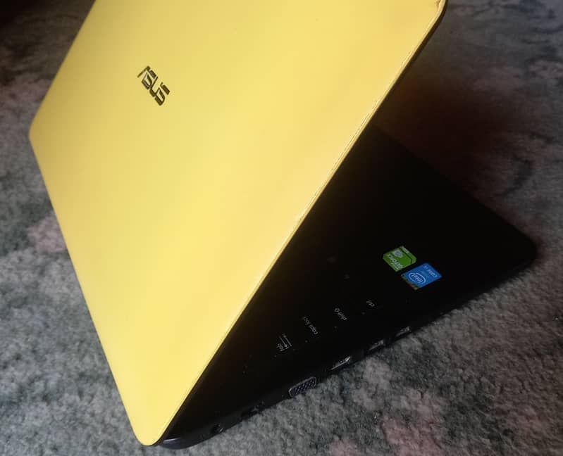 4 GB Ram , 512 GP ,core i5   4 generation 8
