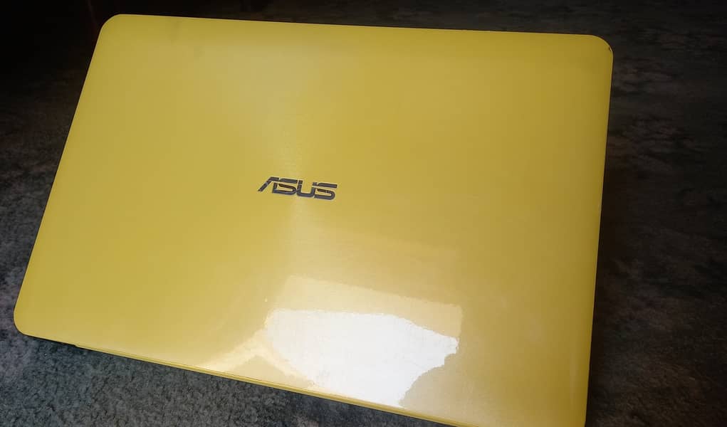 4 GB Ram , 512 GP ,core i5   4 generation 9