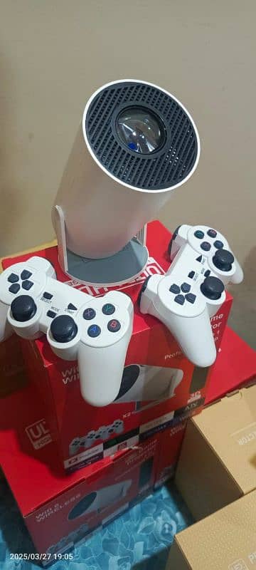 HY 300 ANDROID + GAMING PROJECTOR 2