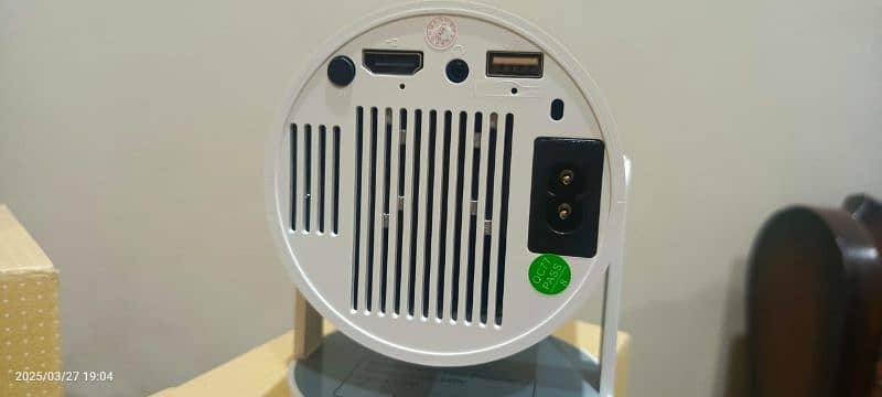 HY 300 ANDROID + GAMING PROJECTOR 6