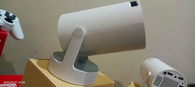 HY 300 ANDROID + GAMING PROJECTOR 7