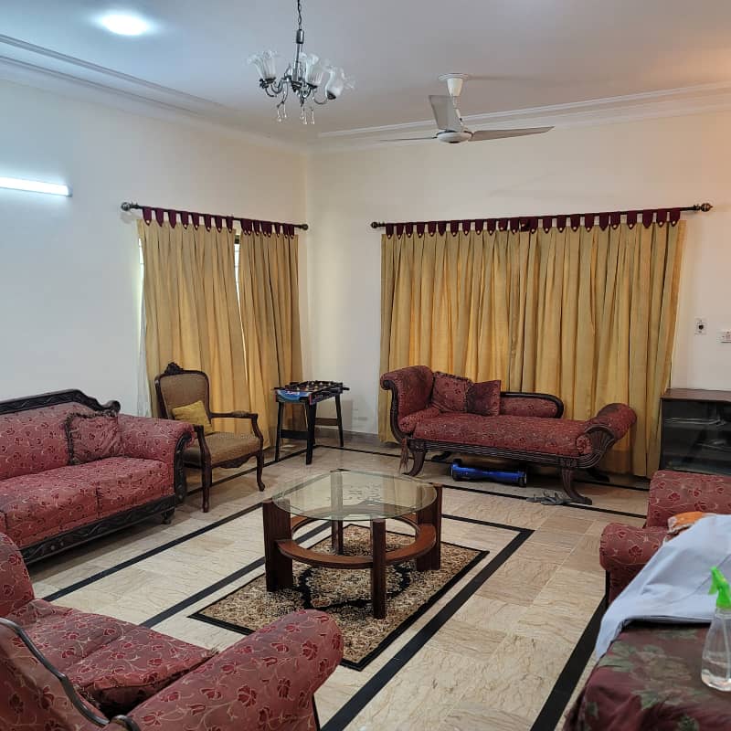 1 Kanal Corner Facing Park House For Urgent Sale 2