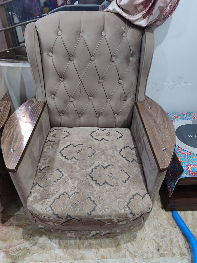 Luxury Sofa Set + Table Package – Stylish & Durable – Urgent Sale! 1