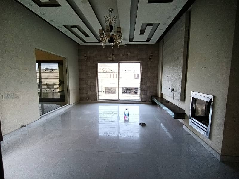 01 KANAL DESIGNER LUXURY UPPER PORTION LOWER PORTION LOCKED AVAILABLE FOR RENT 5