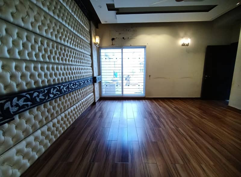 01 KANAL DESIGNER LUXURY UPPER PORTION LOWER PORTION LOCKED AVAILABLE FOR RENT 6