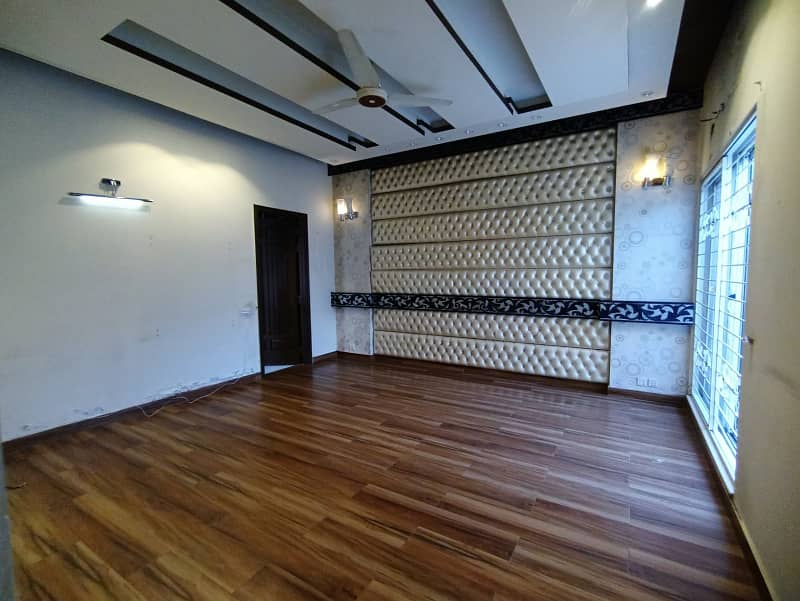 01 KANAL DESIGNER LUXURY UPPER PORTION LOWER PORTION LOCKED AVAILABLE FOR RENT 7