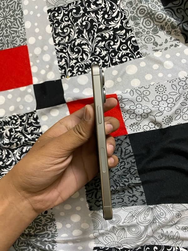 iphone 15 pro max 4