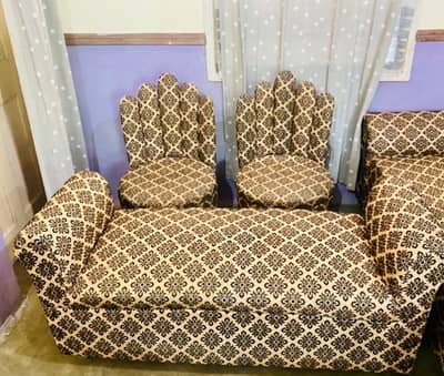2 Seater Seaty | Sofa | Couch with two Round chairs