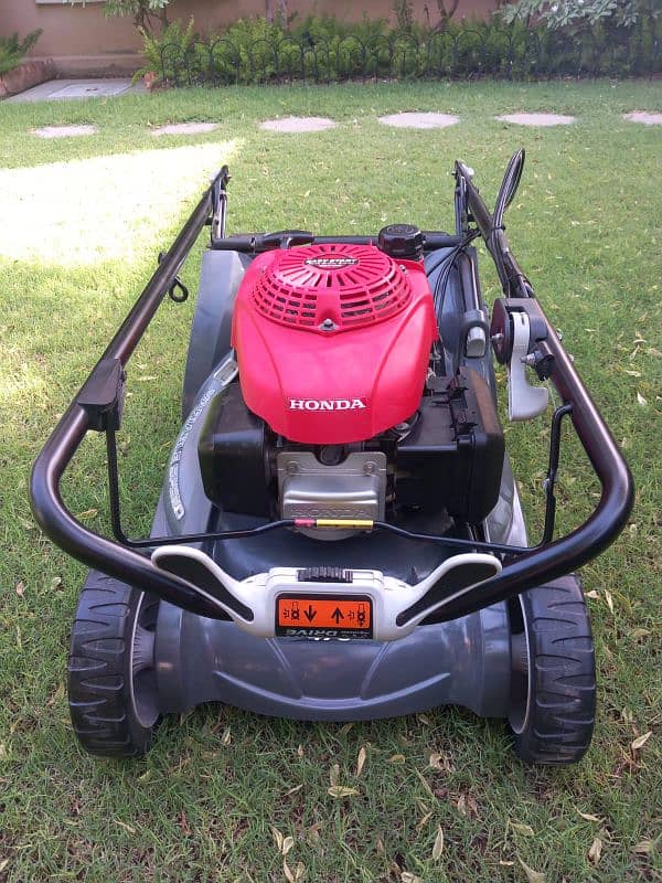 Honda HRX 476 Petrol-Powered Lawn Mover "Grass cutting machine" 10